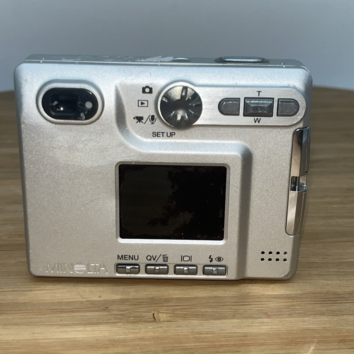 Minolta Dimage XT Digital Camera- Compact 3.2mp 3x Optimal Zoom