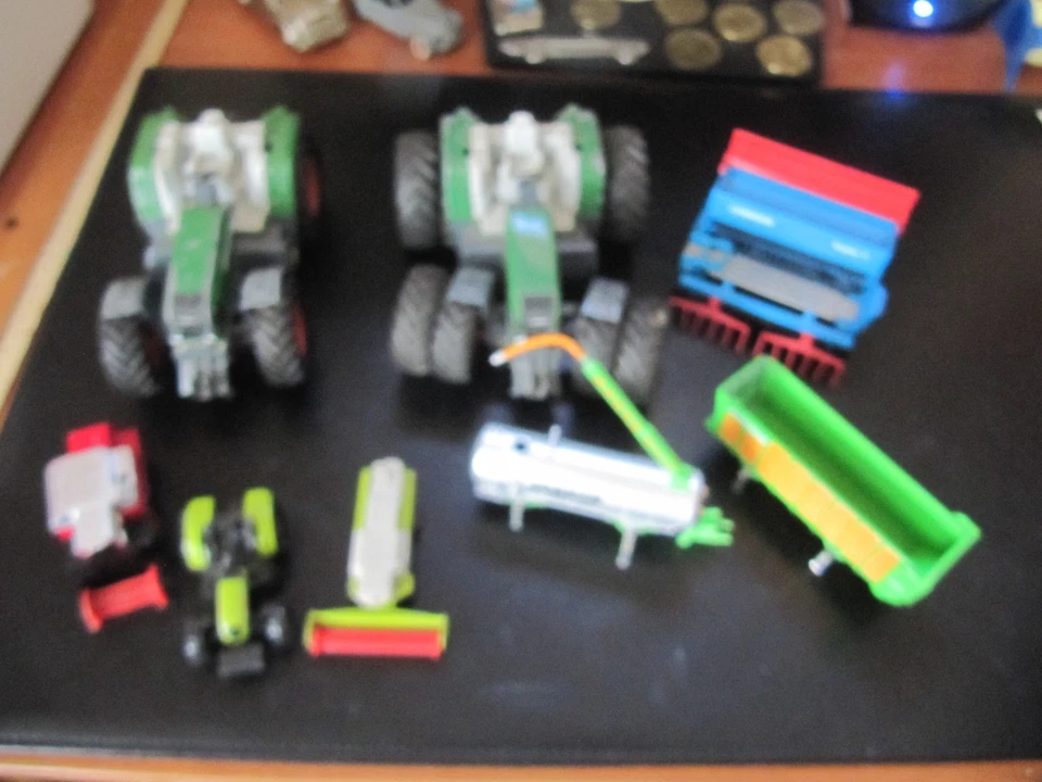 LOT AGRICOLE SIKU TRACTEUR + MATERIEL DIVERSES ECHELLES 1/87 + 1/24 - Photo 3/4