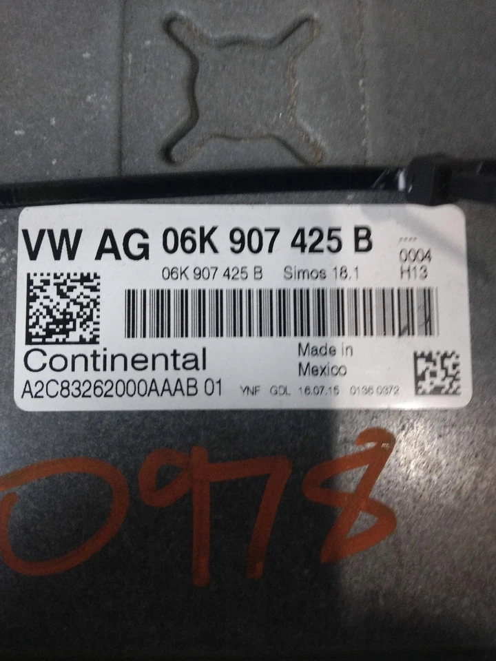 Volkswagen Golf 2016 módulo de control del motor ECM 06K907425B fabricante original usado 120 k millas Foto 3 de 4