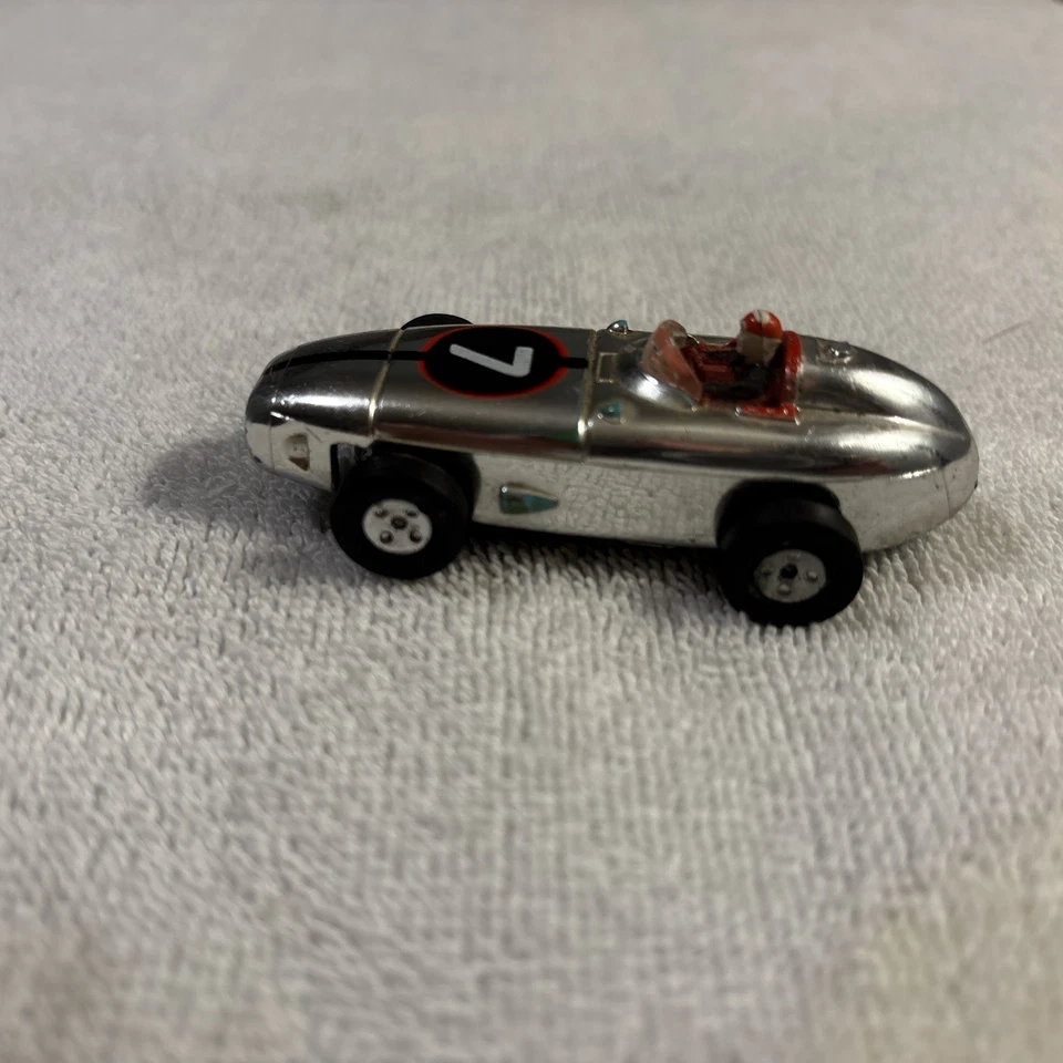 Aurora Thunderjet plateado Indianapolis Racer #7 con chasis en funcionamiento Foto 3 de 4