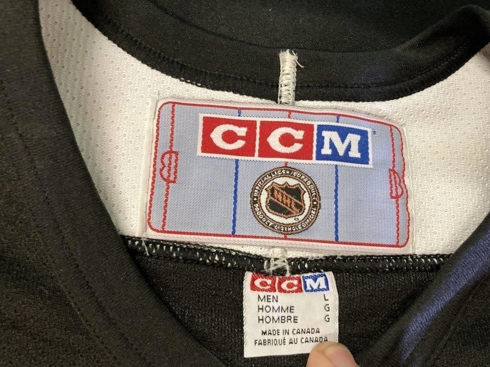 Camiseta deportiva vintage de los Pittsburgh Penguins "Robo Penguin" de la NHL de CCM de los años 90 Foto 3 de 3