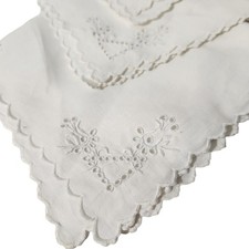 SET OF 6 VTG 1970s HANKIE WHITE EMBROIDERED SCALLOPED BRIDAL WEDDING FLORAL
