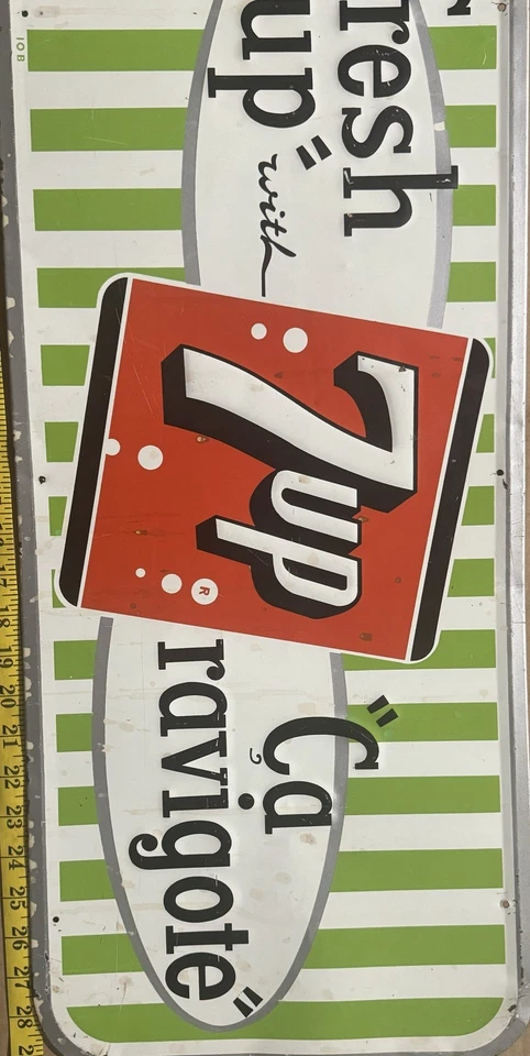 Fresh Up With 7Up Ça Ravigote 60’s Canadian Soda Pop Metal Sign 29.5x12.25 ». - Image 2 of 4