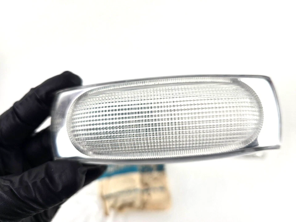 Cubierta de luz interior cromada Mercedes Benz W110 W120 Ponton 180A 219 220b NOS Foto 3 de 4