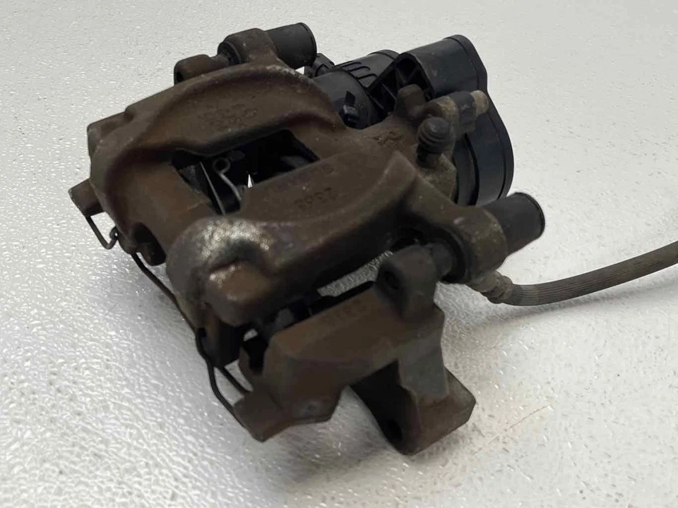 Pinza de freno trasera derecha para pasajero SUBARU LEGACY OUTBACK 2016-2019 usada OEM Foto 3 de 4