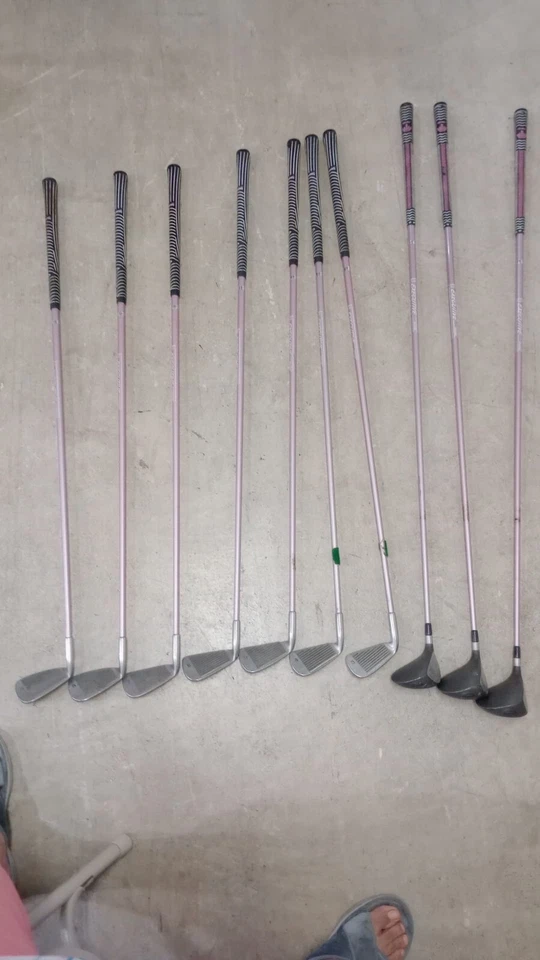 Spalding Executive EZ- 3-PW 7 Pc Iron Set, Driver and 3,5 Woods Pink Purple RH - Image 3 of 4
