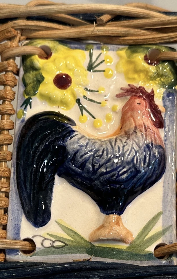 Wicker Basket with Handles Ceramic Tiles Of Chickens Farmhouse Style - Image 4 of 4