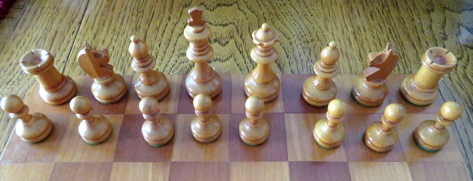 German 32 Wood Chess and 24 Checkers Pieces, 3" King, Inlay Folding Wood Box - Image 3 of 4