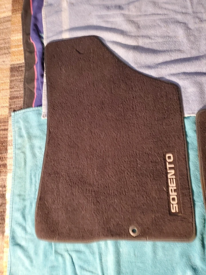 2003 2009 KIA SORENTO ПЕРЕДНИЙ ЛЕВЫЙ И ПРАВЫЙ БОКОВОЙ КОВЕР НАПОЛЬНЫЙ КОВРИК OEM - Изображение 2 из 4