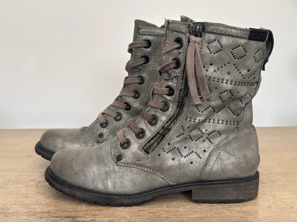 Botas de combate ROXY Providence plateadas corte láser para mujer talla 8 Foto 2 de 4