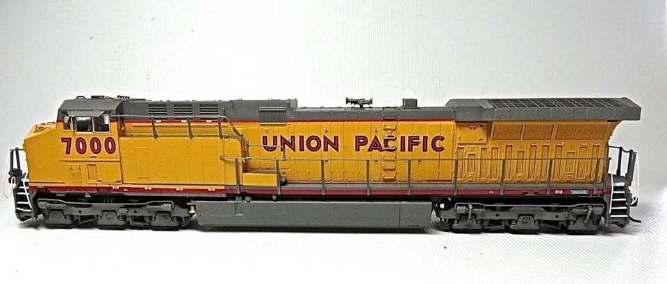 HO Broadway Limited 685 GE AC6000CW UP Diesel Locomotive #7000 - Image 4 of 4
