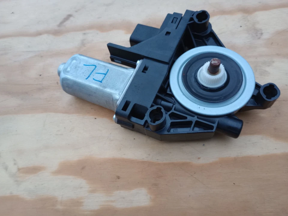 JEEP CHEROKEE FRONT LEFT SIDE DOOR WINDOW REGULATOR MOTOR OEM 2014 - 2023 - Image 3 of 4