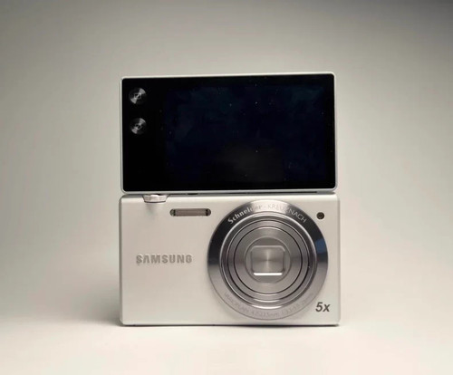 Samsung MV800 16 MP Flip-Out Vlog Compact Digital Camera - 90% New