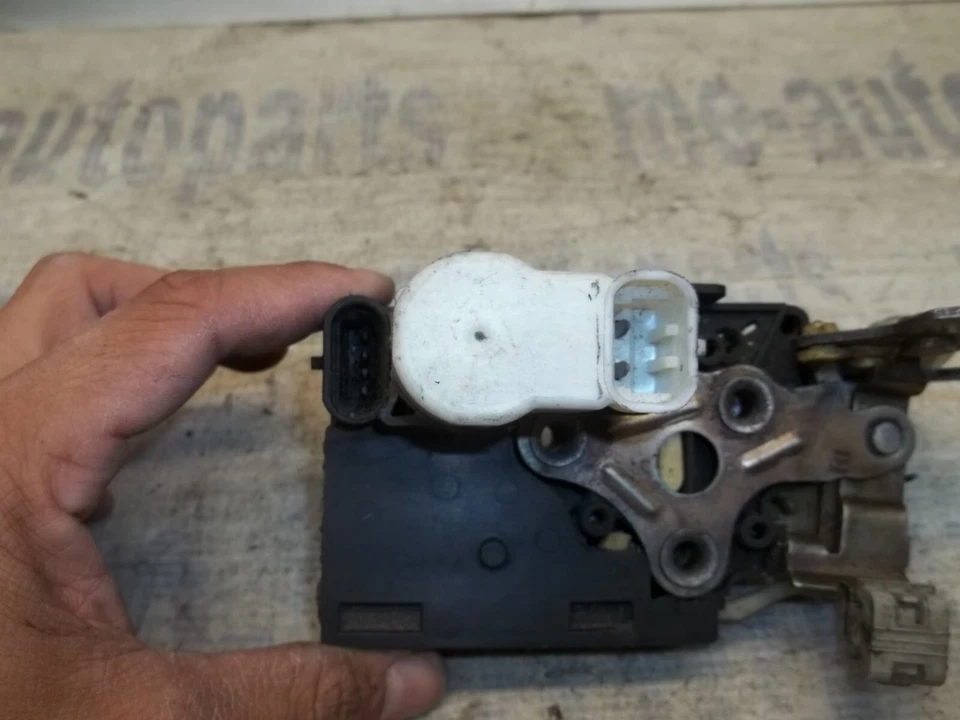 GM CADILLAC DEVILLE OEM PASAJERO DERECHO PUERTA DELANTERA ACTUADOR CIERRE 16639868 Foto 2 de 4