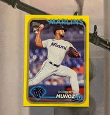 2024 Topps Update Series - #US322 Roddery Munoz (RC) Hanger Exclusive Yellow