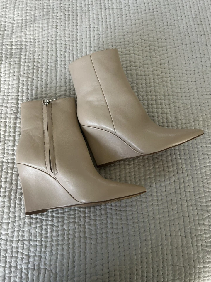 Botas de cuña Marc Fisher Dayna de cuero topo punta para mujer 8 minimalistas Foto 2 de 4