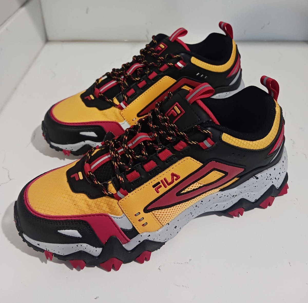 【FILA】 Oakmont TR v2 / 追跡付 🇰🇷 FILA Oakmont TR v2增高貓爪鞋– Dot & Line Store