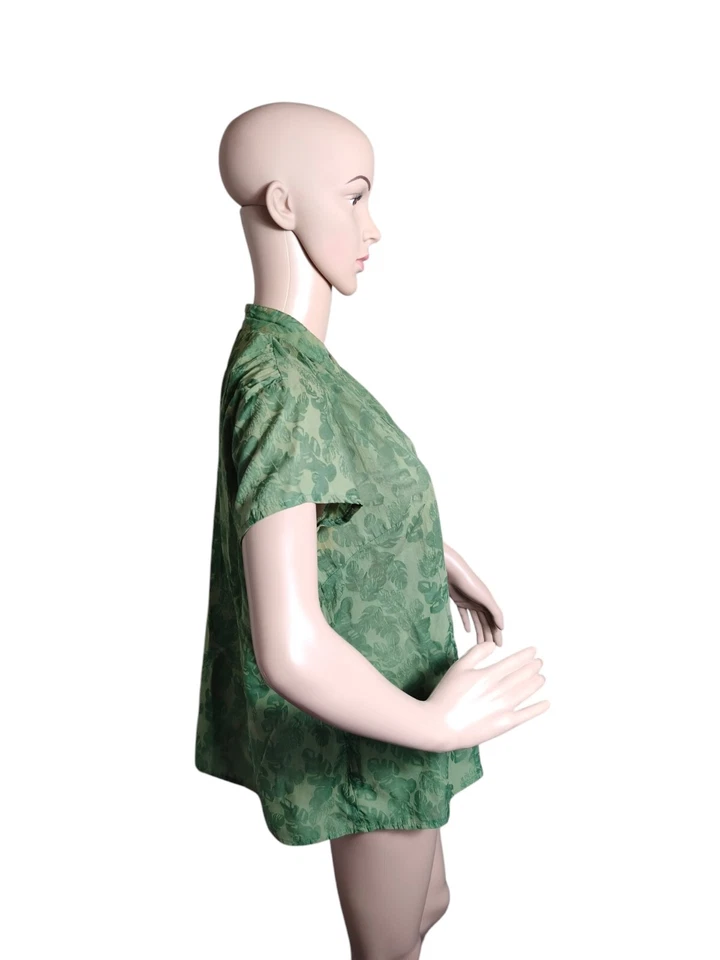 St John's Bay Top Women's Medium Green Floral Bloomcore Cottagecore Prairiecore - Image 2 of 4