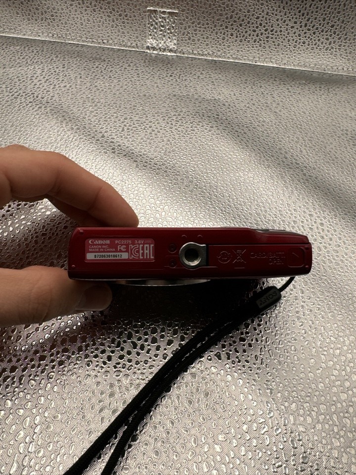 Canon Powershot Elph 180 Model PC2275 Digital Camera & Battery