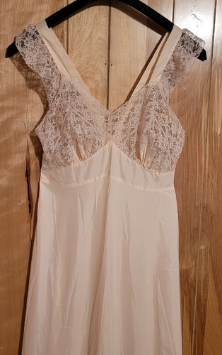 Vintage Pretty in Peachy Pink Rhythm Nylon Nightgown Lingerie Cup Size 34 - Picture 4 of 15
