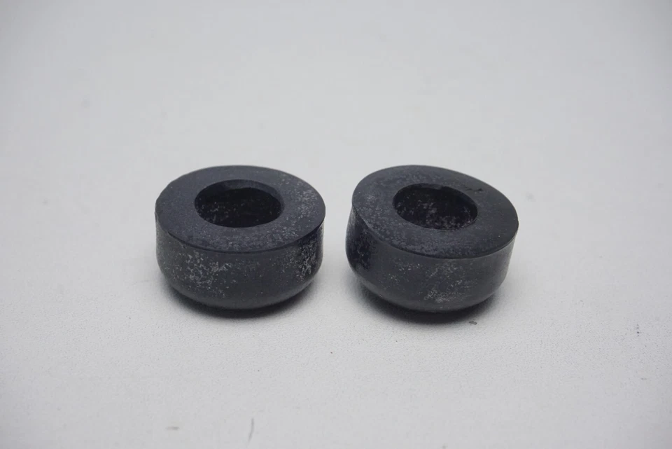 Par de cojines de goma OEM 17611-011-000 Honda S90 S65 CA110 C115 CA200 CB450 CL450 Foto 4 de 4