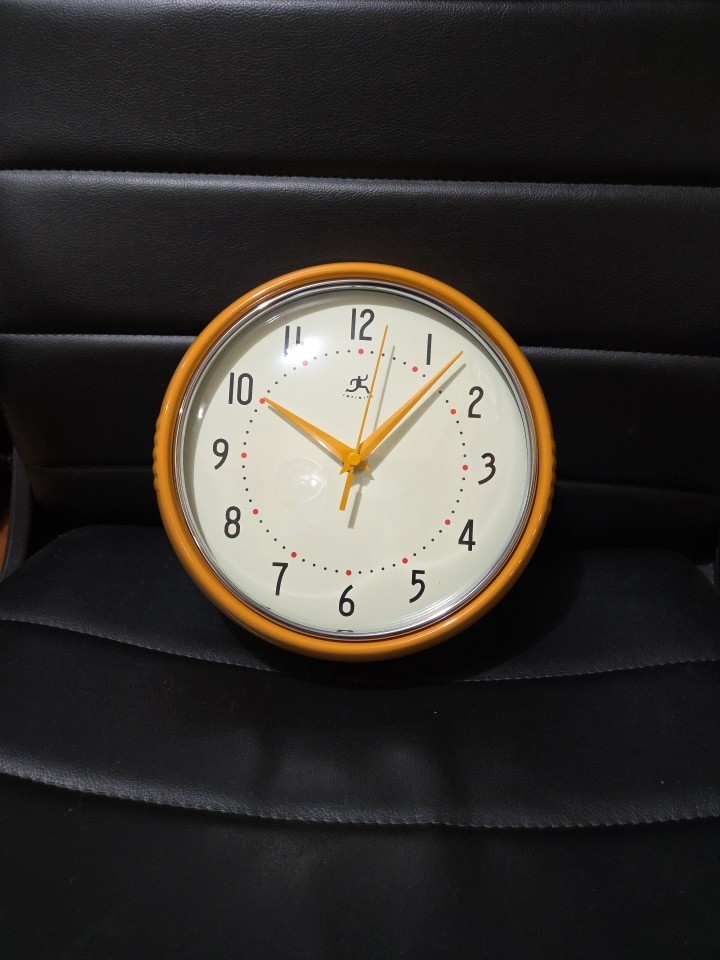 Saffron Retro Infiniti 9.5 inch Metal Wall Clock