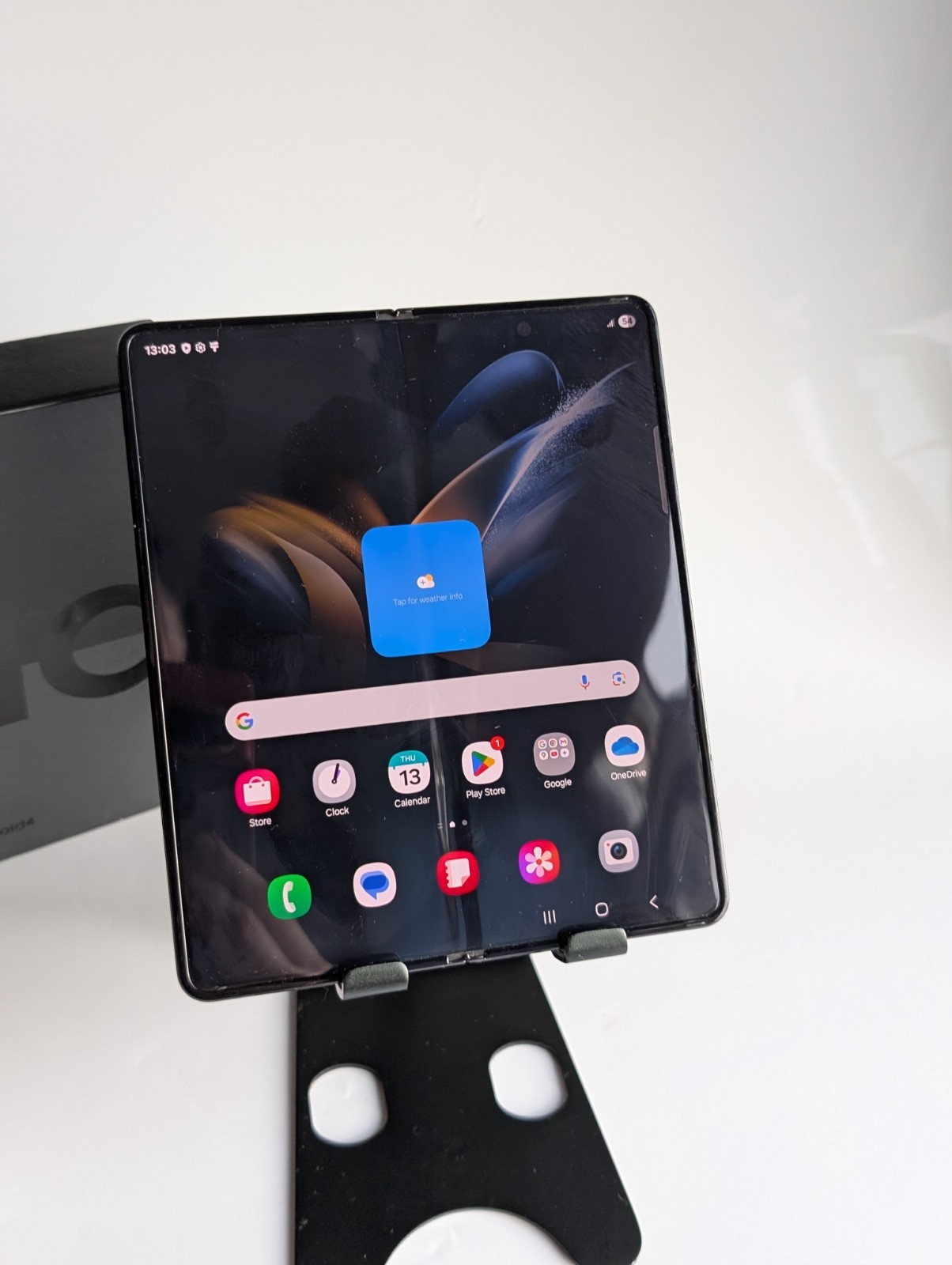 Samsung Galaxy Z Fold4 SM-F936B/DS - 256GB - Phantom Black (Unlocked)