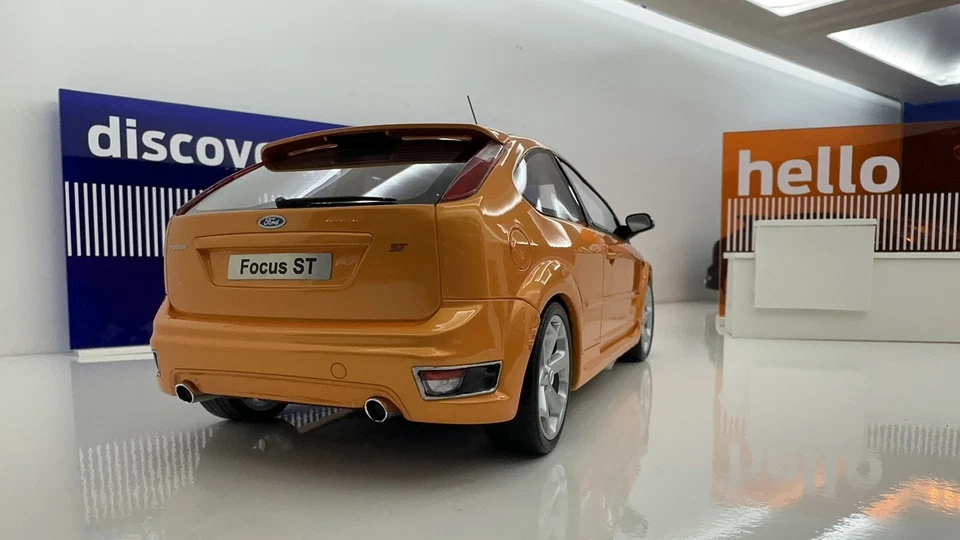 Otto 1/18 Scale OT961 - Ford Focus ST MK2  - Image 2 of 4