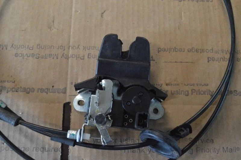 KIA OPTIMA 2014 2015 2016 BLOQUEO DE PESTILLO DE MALETERO (CARCASA AGRIETADA, TOTALMENTE FUNCIONAL) Foto 4 de 4