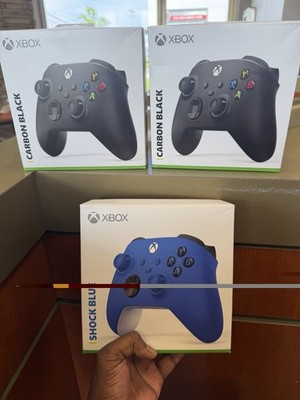 Microsoft Wireless Controller for Xbox Series X/S - Carbon Black And shock Blue