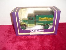 NEW 1995 ERTL Bank FRED MEYER 1931 Hawkeye Truck Green