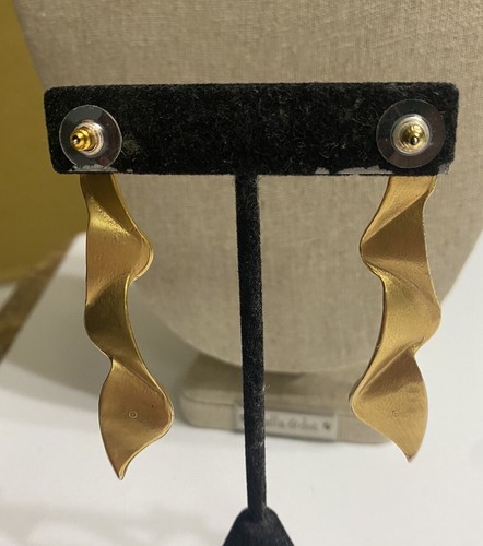 Pendientes colgantes vintage de remolino mate tono dorado - Imagen 3 de 4