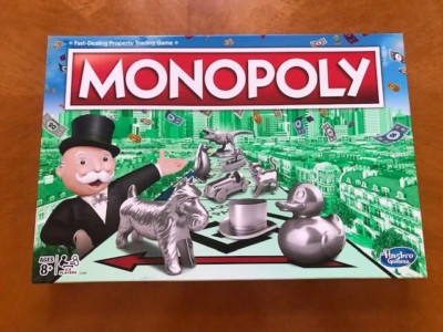 Hasbro Monopoly C1009 Classic Board Game