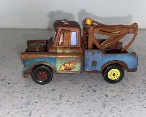 Disney Pixar Cars 2 Race Team Mater 1:55 Diecast Mattel Tow Truck - Picture 3 of 5