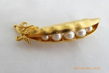 VTG CROWN TRIFARI A. PHILIPPE GOLD & PEARL PEA POD BROOCH PIN & EARRINGS SET