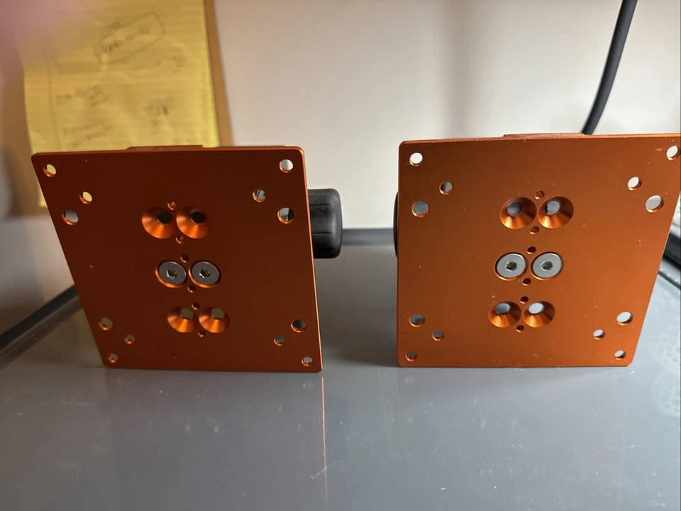 Juego de 2 Pin Inovativ Pro VESA Montaje para Bebé Foto 2 de 4