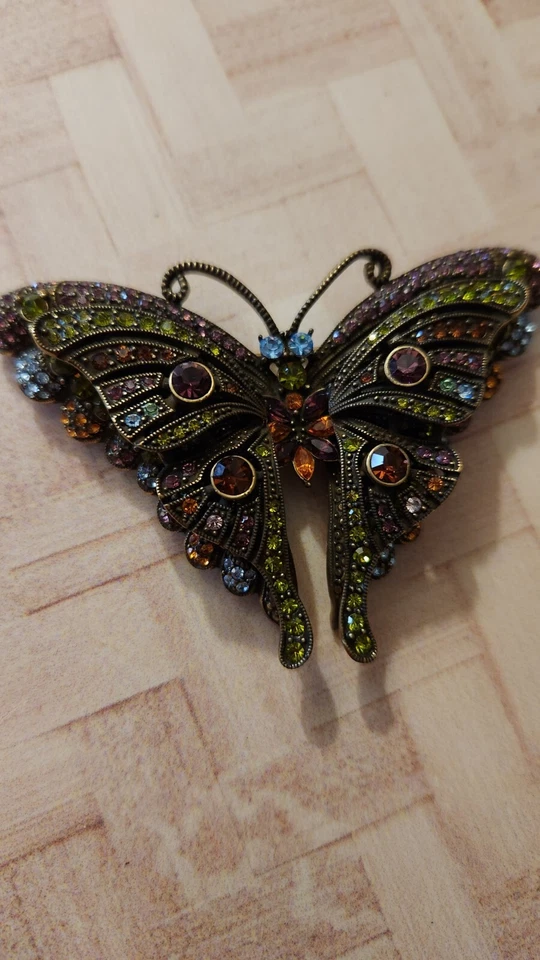 Broche prendedor mariposa clásico cristal multicolor HEIDI DAUS de colección Foto 4 de 4