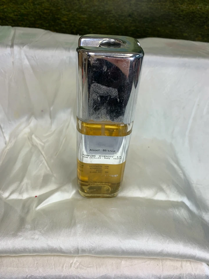 GIVENCHY GENTLEMAN AFTER SHAVE LOTION 100ML SPRAY - Image 2 of 3