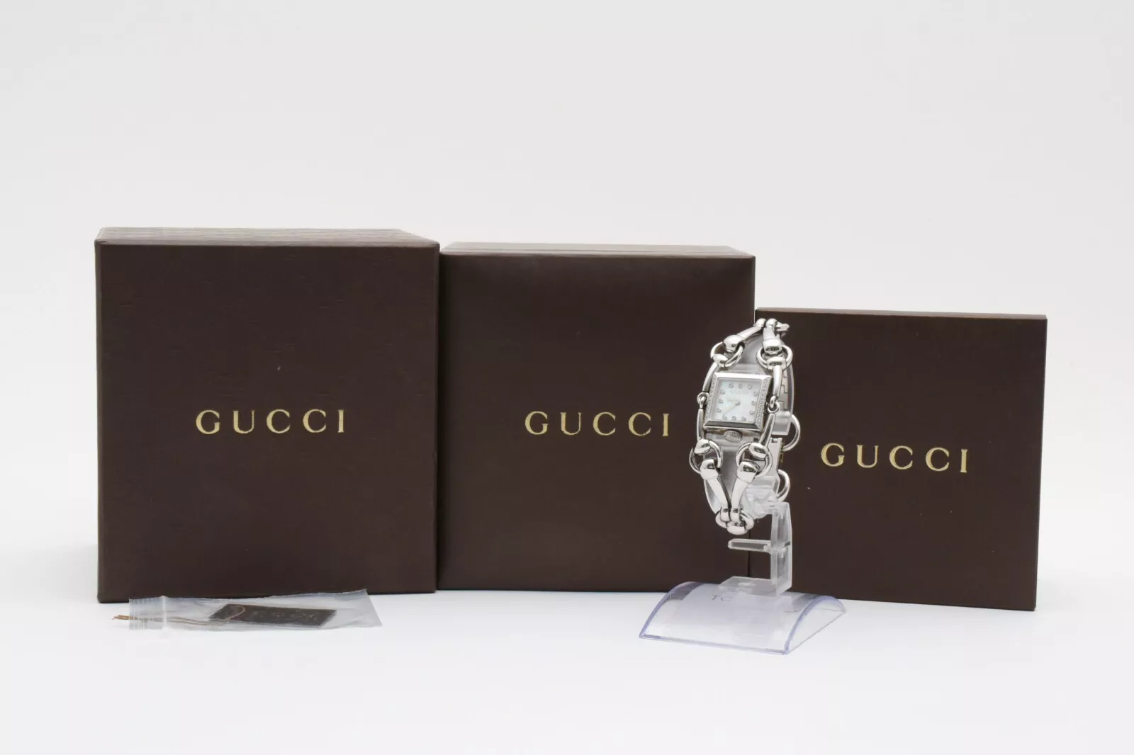 【PRESQUE COMME NEUF】GUCCI Signoria 116,5 Quartz SS lunette diamant coque cadran blanc JAPON