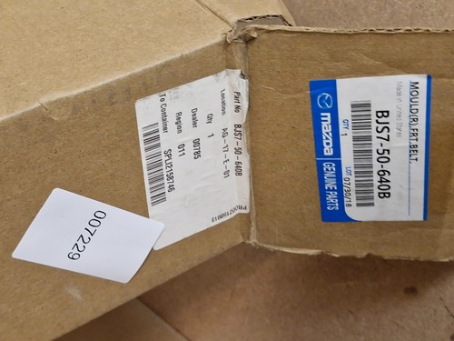Modanatura porta anteriore destra Mazda 3 2014-2016 BJS750640B originale nuova OEM - Foto 9 di 14