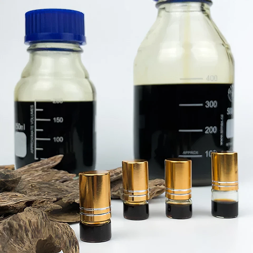 Aceite puro de madera de agar de Vietnam - Aceite de madera de agar natural Oud, extracción supercrítica Foto 3 de 4