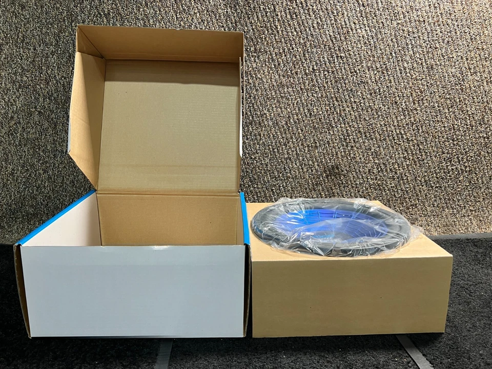 Subwoofer Legacy Blue Diamond 12" bobina de voz única 1000 W 4 ohmios LW12270 Foto 2 de 4