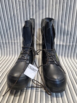 MICKEY MOUSE BUNNY BOOTS BATA 9 REGULAR Black  usually fits size 10  shoe