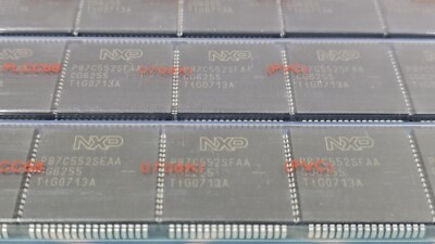 NXP P87C552SFAA 8-Bit Mikrocontroller