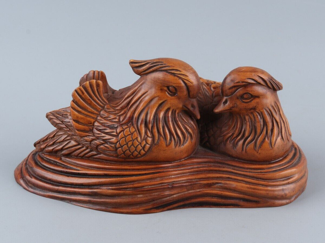 Exquisita estatua china tallada a mano de pato mandarín tallado boj