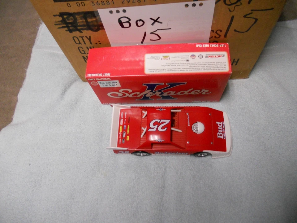 1/24 Action 1995 Ken Schrader Budweiser Dirt Late Model - Image 3 of 4