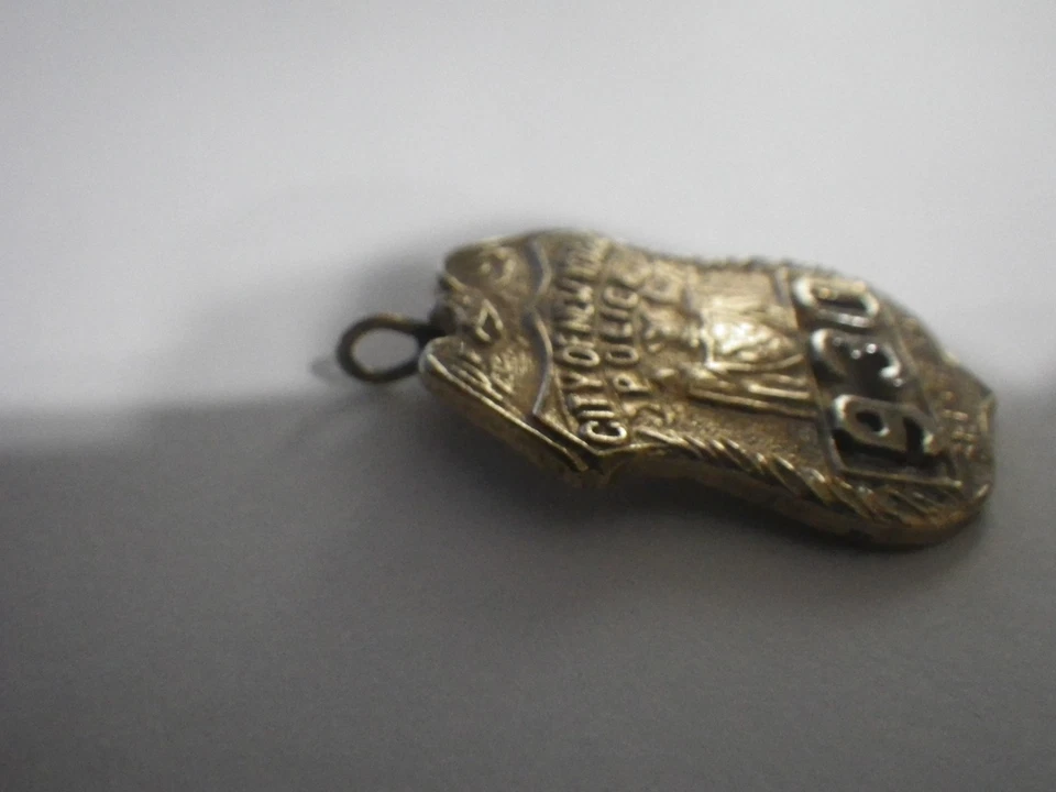 CITY OF NEW YORK POLICE "SERGEANT" AUTHENTIC Pendulum BADGE  - #930 - Image 3 of 4