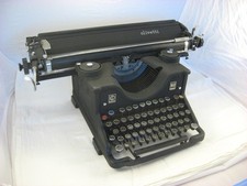 Macchina da scrivere Olivetti M40 d'epoca con carrello grande