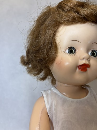 Vintage Hartplastik Lauflernpuppe 13 Zoll Schlafaugen, Kopf bewegt sich bei Bewegung Beine tragen - Bild 4 von 24
