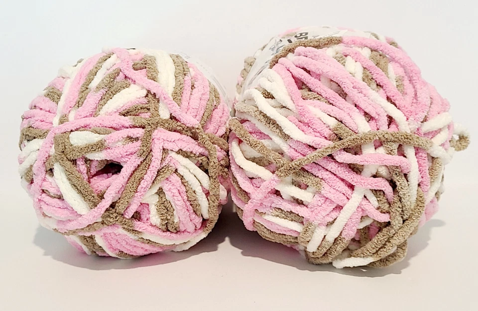 Пряжа для детского одеяла Bernat Little Roses 10,5 унции лот из 2 супермягких громоздких - Изображение 2 из 4